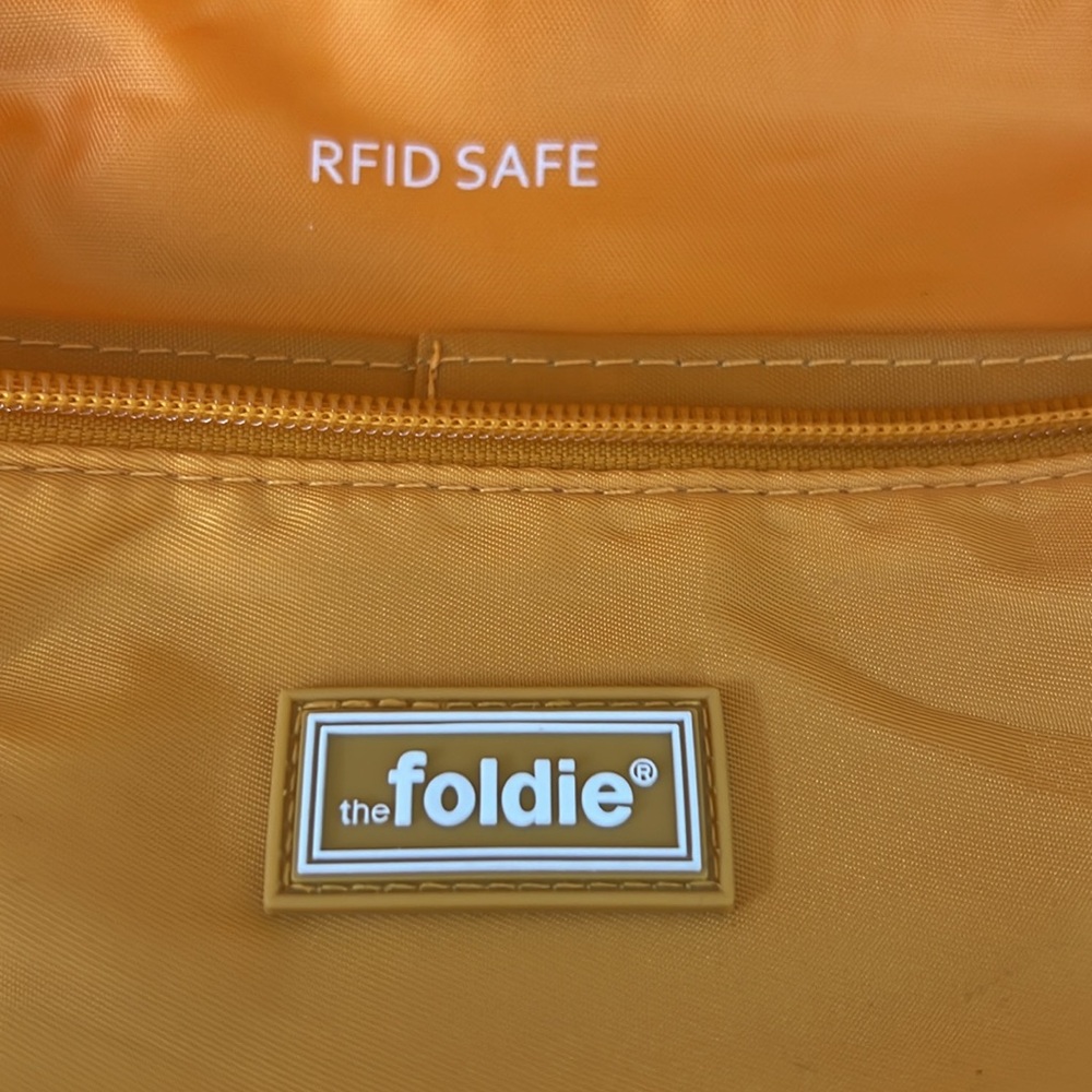 The Foldie Crossbody bag - Picture 3 of 3